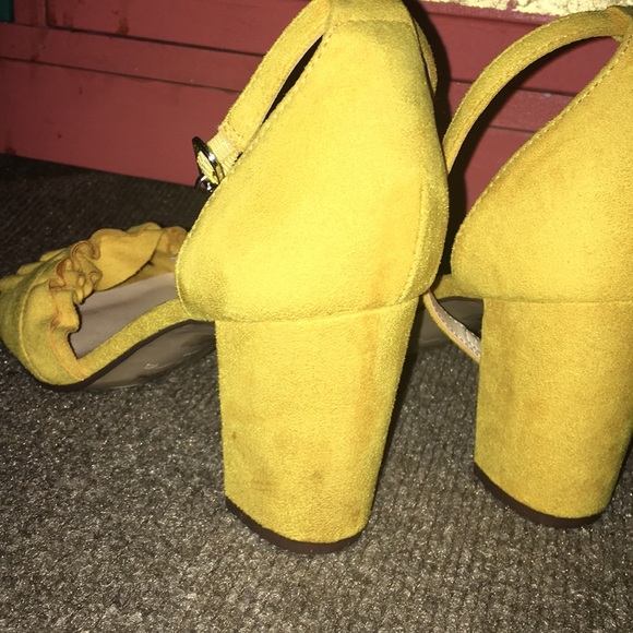 Yellow Sandals - Picture 5 of 7
